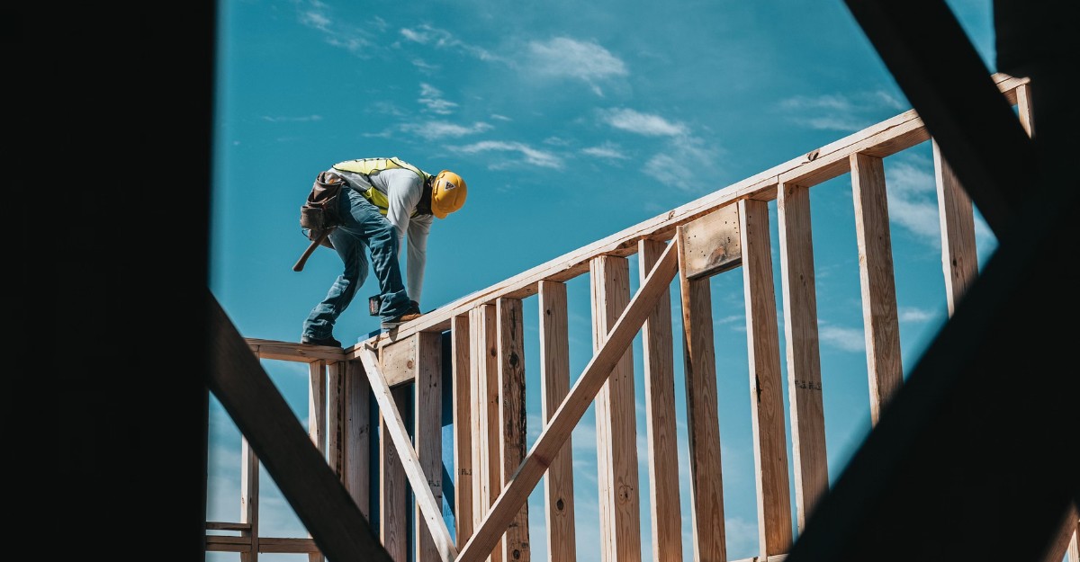 A photo of a construction worker. (Photo: Josh Olalde / Unsplash)