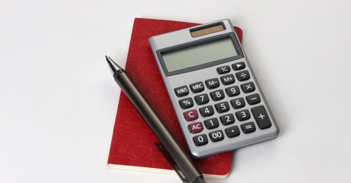 A calculator that could be used to determine personal injury damages in Ontario.