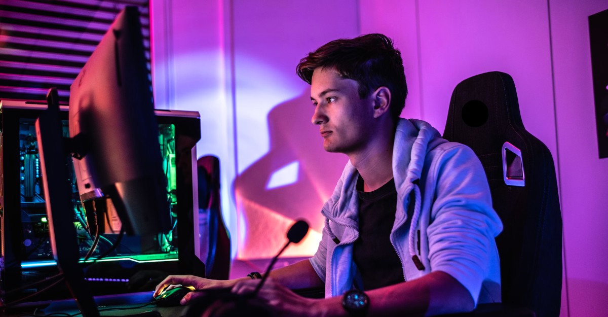 A photo of a person interacting with a computer. (Photo: ELLA DON / Unsplash)