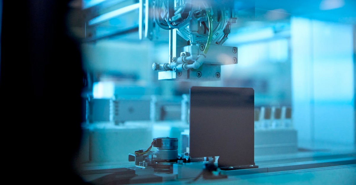 A photo of a machine helping to manufacture a specific component. (Photo: testalizeme / Unsplash)