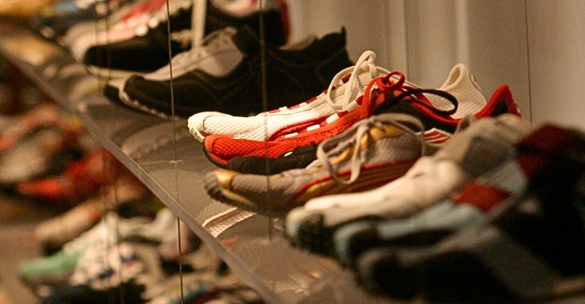 A photo of shoes on a shelf in a store. (Photo: David Trinks / Unsplash)