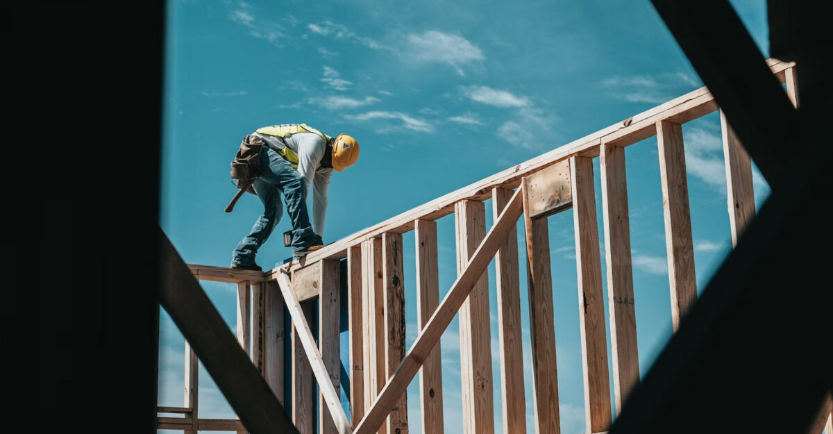 A photo of a construction worker. (Photo: Josh Olalde / Unsplash)