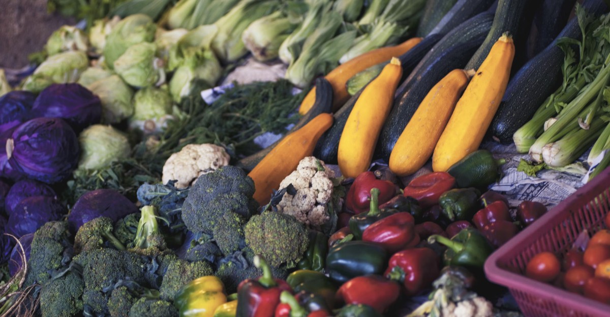 Produce at a grocery store. (Photo: Alexandr Podvalny / Unsplash)