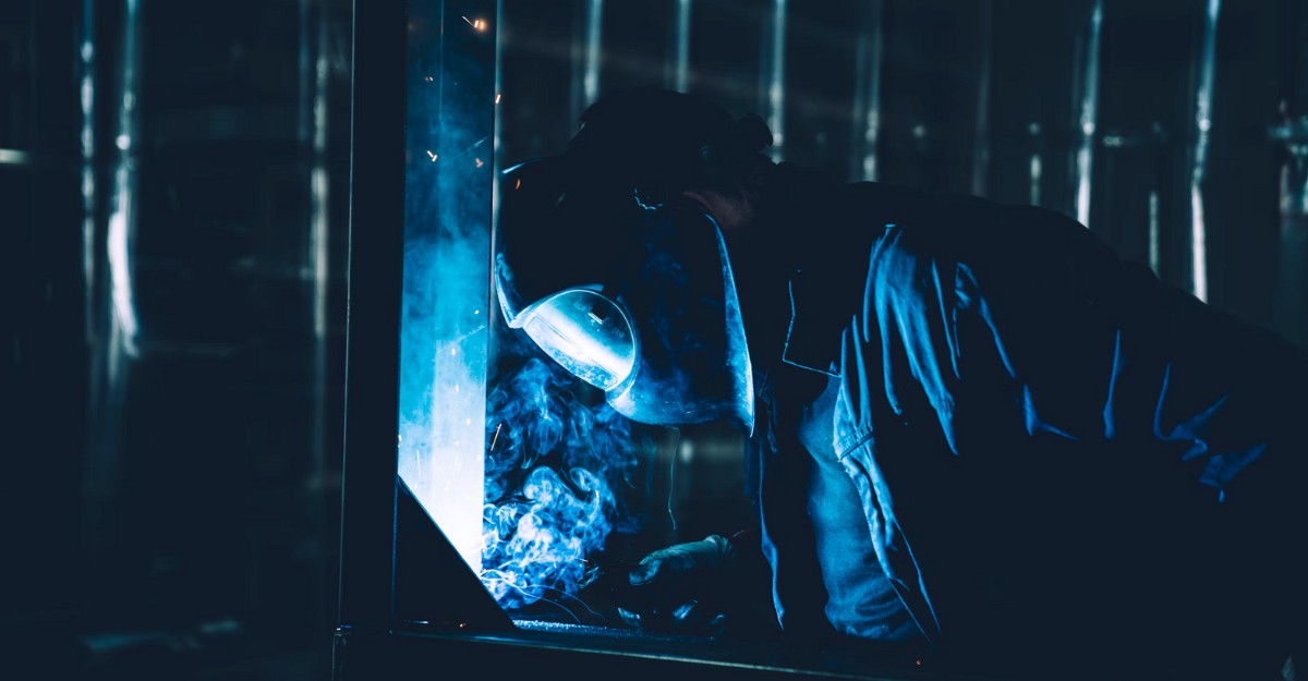 A welder hard at work. (Photo: Dan Schiumarini / Unsplash)