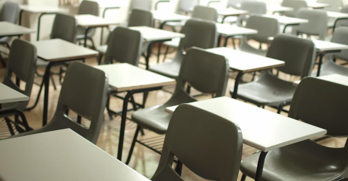 Desks in an empty classroom. (Photo: MChe Lee / Unsplash)