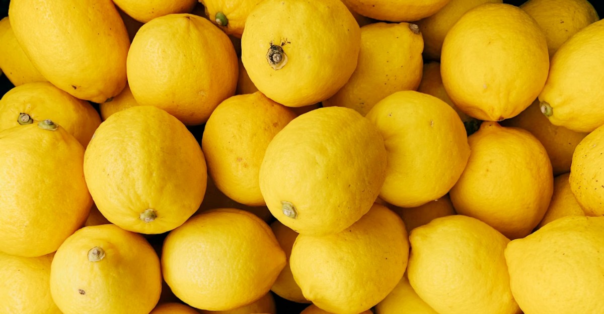Lemons in a basket. (Photo: Thitiphum Koonjantuek / Unsplash)