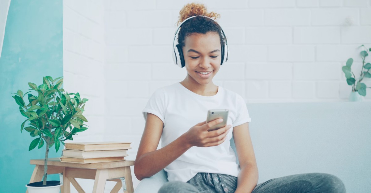 A woman listens to music in her headphones. (Photo: Vitaly Gariev / Unsplash)