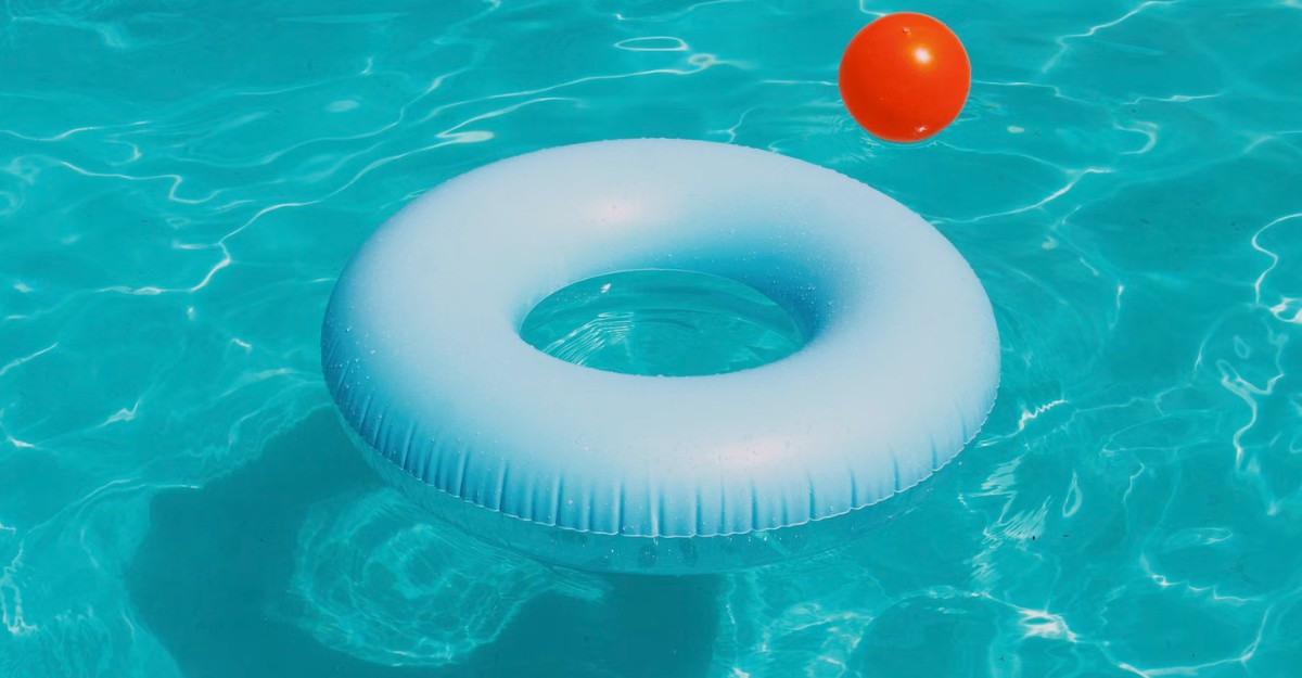 A tube and a ball in a pool. (Photo: Joe Calata / Unsplash)